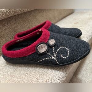 Acorn Dara Embroidered Boiled Wool Clog Slipper Womens Size 9-10